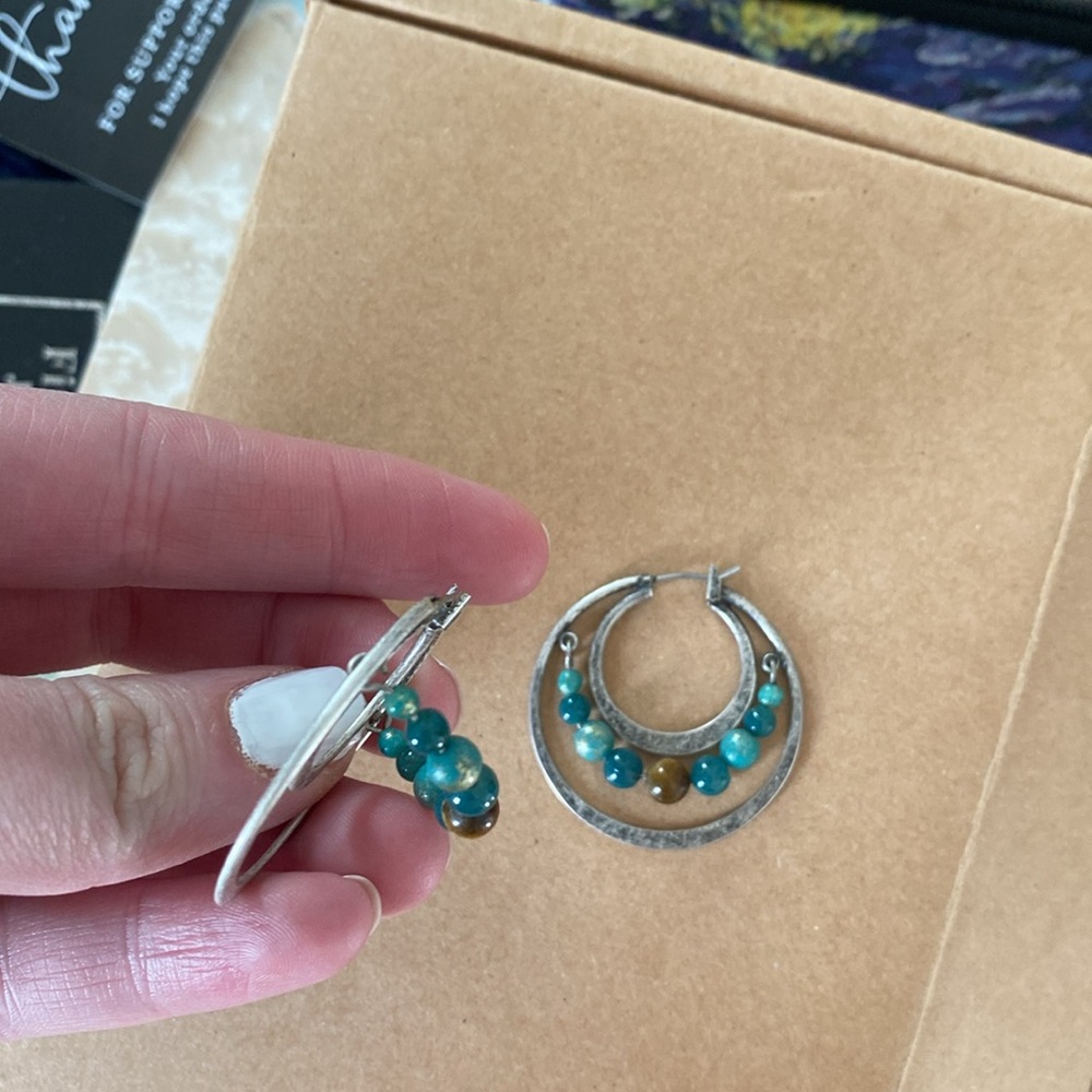 Metal ring loop earring - Picture 2 of 2